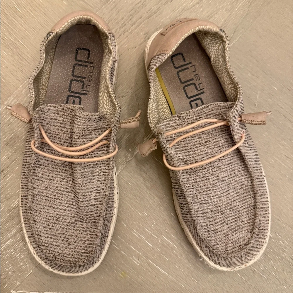 Hey Dude Women's Shoes in Tan and dusty pink - Picture 2 of 6
